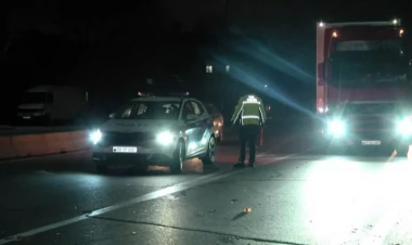 Minik və yük avtomobili toqquşdu - xəsarət alanlar var - FOTO