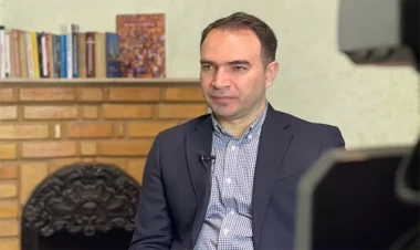 Keçmiş diplomatın məhkəməsi başladı