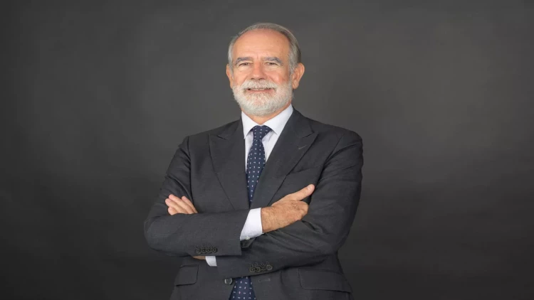 Konfransda yuxulayan səfir işdən çıxarıldı - FOTO