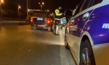 Yol polisini şərləyən sürücünün VİDEOsu