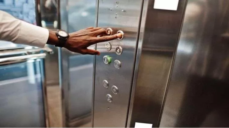 Liftlərdə güzgü niyə vacibdir? – Çoxları bilmir