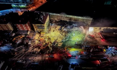 Çökən binadan insanlar belə xilas edildi - VİDEO