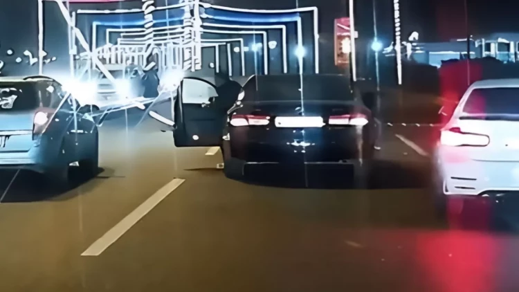 Sürət yarışına çıxan gənclər ölüm saçdılar: Ağır qəzanın anbaan GÖRÜNTÜLƏRİ - VİDEO