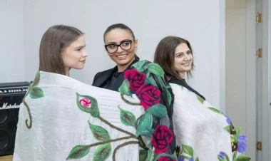 Milli İncəsənət Muzeyində “Keçə sənəti: əllərin sehri” çərçivəsində defile nümayiş etdirilib - FOTO