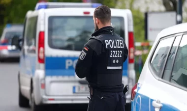 Almaniyada kişi küçədə 4 nəfərə hücum etdi