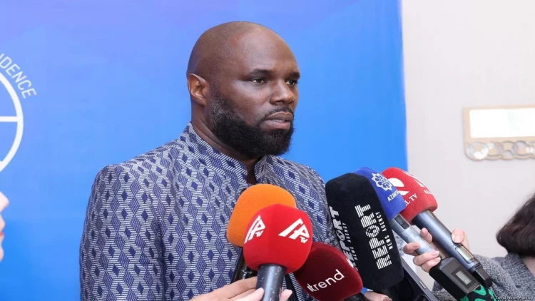 Tanınmış siyasi fəal Kemi Seba Parisdə saxlanıldı