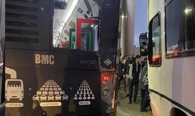 Bakıda avtobuslar toqquşdu - Yaralananlar var - VİDEO