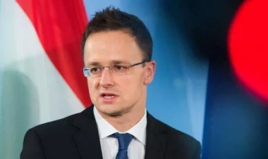 Peter Siyarto Ermənistana səfər edib