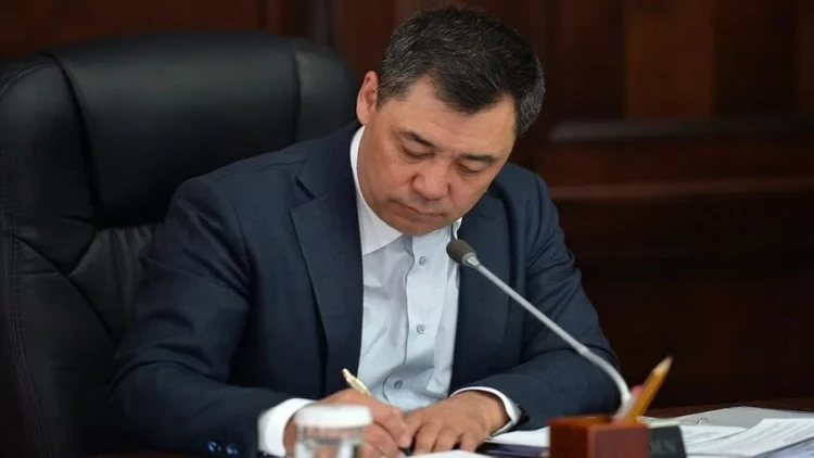 Bu ölkədə dövlət qulluqçularının maaşlarının artırılması  qadağan edildi