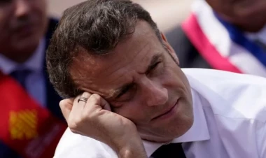 Makronu Parisdə yenə fitə basdılar