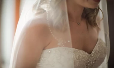 Gəlinin şirinlik istəyən uşağa kobud REAKSİYASI - VİDEO