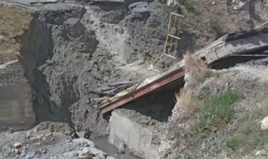 Xınalıq yolunda körpü uçdu - FOTO