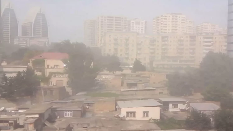 Bakı yenə toza büründü - Bu ölkədən gəlir