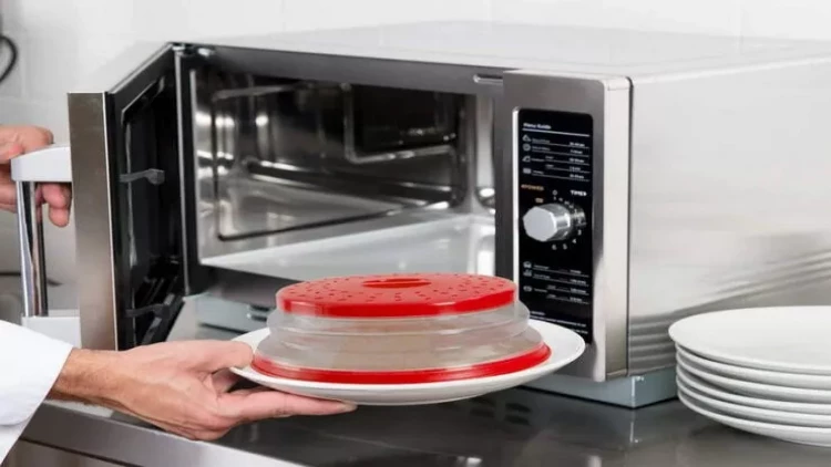 Mikrodalğalı sobada bunları qızdırmayın –  Çox adam bilmir