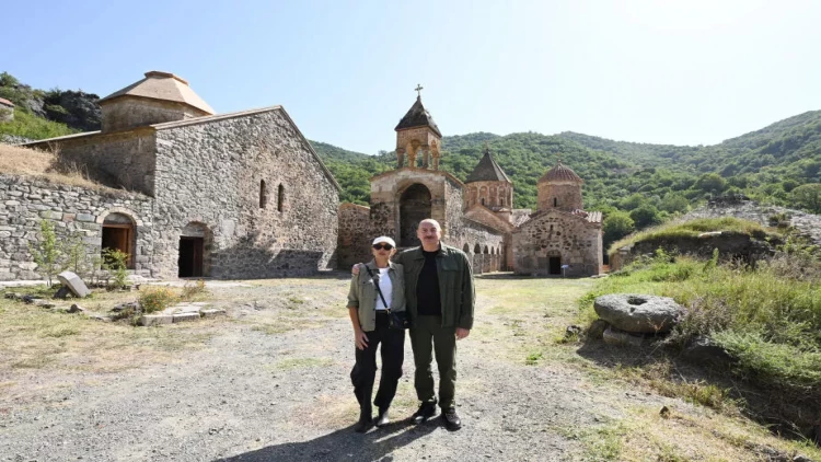 İlham Əliyev və Mehriban Əliyeva Kəlbəcərdəki Xudavəng monastır kompleksində olublar - VİDEO - FOTO