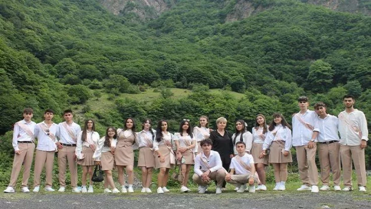 Bu sinifin bütün şagirdləri tələbə oldu