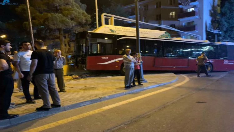 “Bakubus” avtobusu ağır qəza törətdi - FOTOlar