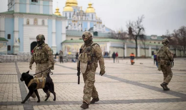 Hərbi maşınları yandıran 15 yaşlı qız saxlanıldı