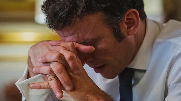 Makron itkilərini  təsdiqlədi - FOTO