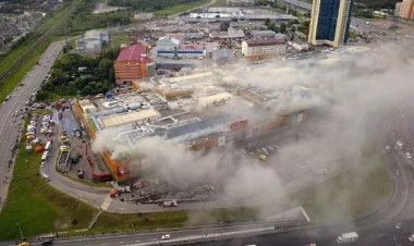 Moskvada ticarət mərkəzi yanır - VİDEO