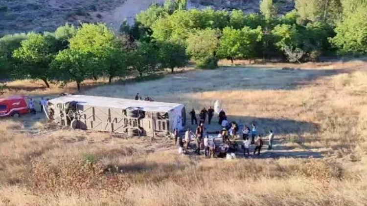 Türkiyədə avtobus AŞDI - 10-dan çox yaralı var - FOTO