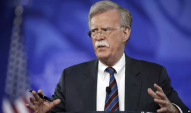 Bolton: Putin Trampla Ukrayna məsələsini belə həll edə bilər
