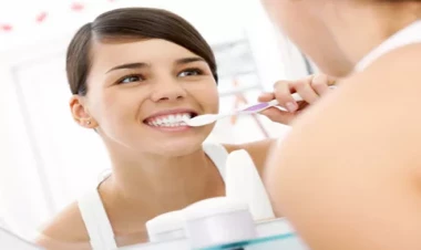 Yeməkdən sonra diş fırçalamaq olar?