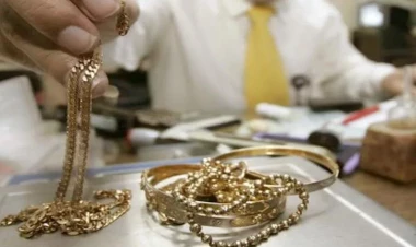 Şərq bazarında qızıl mağazasından OĞURLUQ ANI - ANBAAN VİDEO