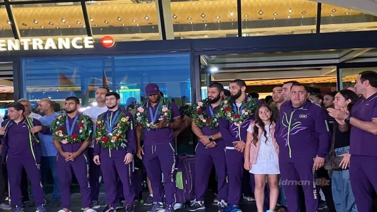 MOK Paris-2024-ün medalçılarını mükafatlandırıb