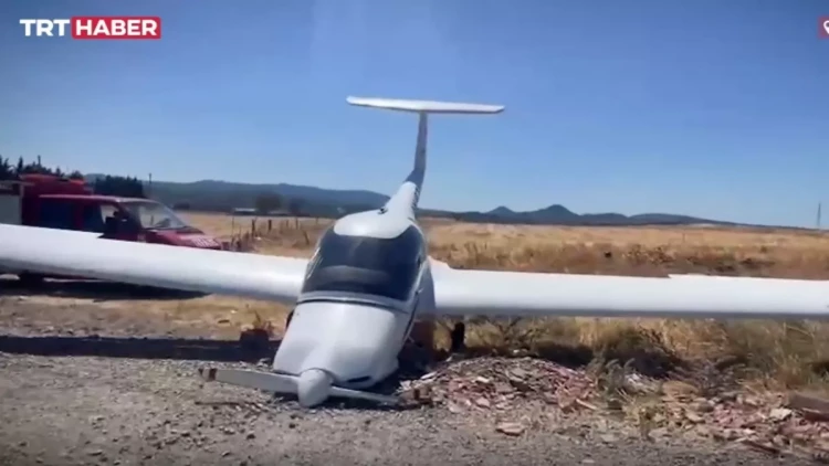 Türkiyədə təlim təyyarəsi tarlaya  təcili eniş etdi