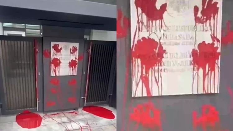 Moskvada Litva səfirliyinin binası  al qırmızı rəngə boyandı