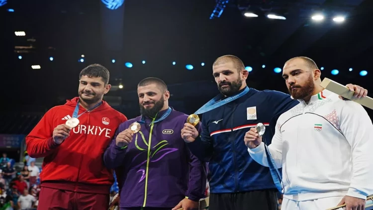 Paris-2024: Azərbaycan güləşçisi mükafatlandırılıb - FOTO