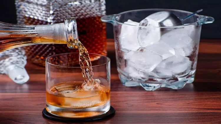 Hər gün pivə içən kişinin sinəsi 5 ölçü böyüdü