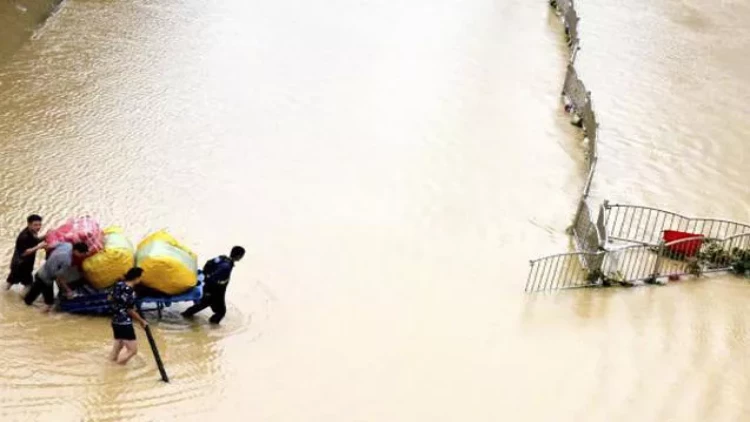 Çində sel və torpaq sürüşməsi - 4 ölü, onlarla insan itkin