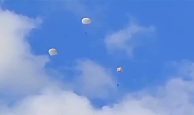 Paraşütçü qız ölümdən belə qurtuldu -  VİDEO