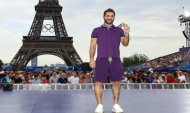 Hidayət Heydərov: “Eyfeldə izdihamın dəstəyini hiss etmək xüsusi idi” - FOTO