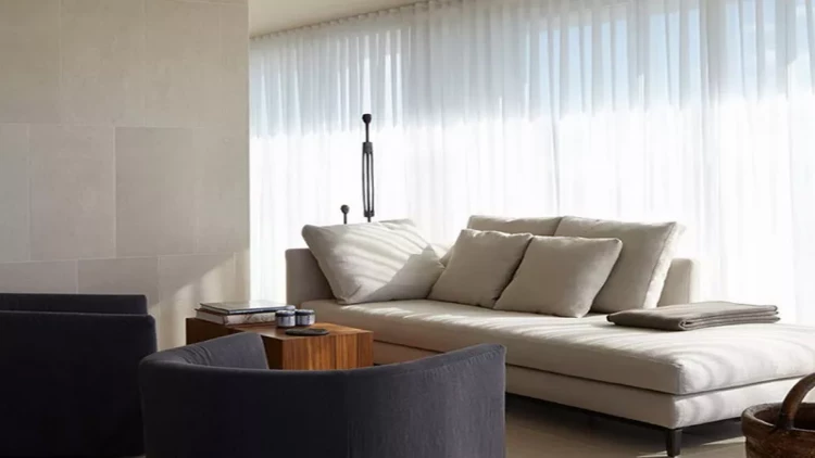 Qonaq qaldığı evdən oğurluq etdi