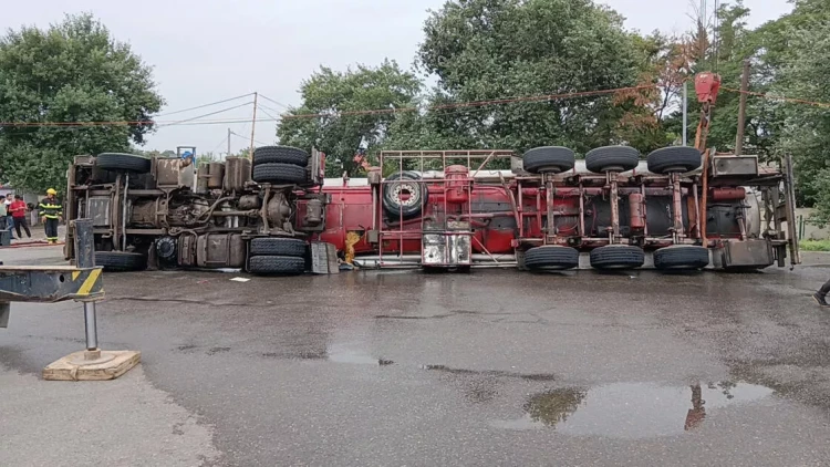 Yanacaq daşıyan maşın aşdı - yaralılar var - FOTOlar