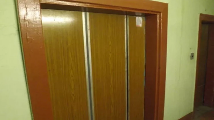 Bakıda 9 nəfər liftdə qaldı: xilasedicilər gəldi