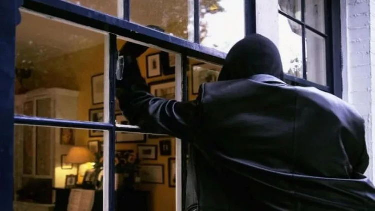 Fatmayıda bağ evindən 20 min manatlıq OĞURLUQ