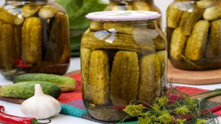 Qış üçün ləzzətli xiyar turşusunu belə hazırlayın - Bolqar üsulu