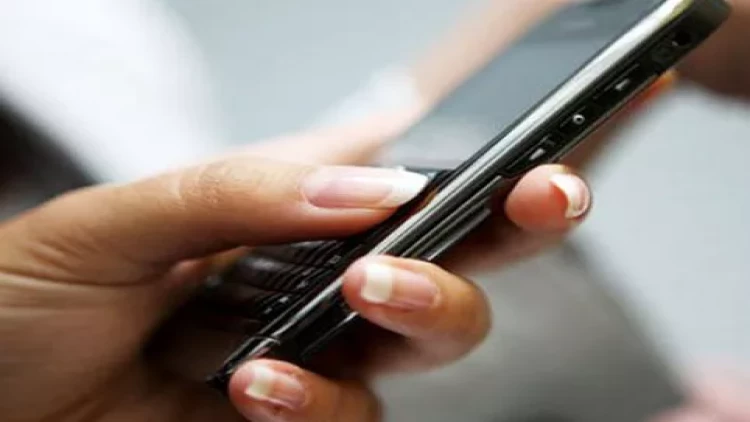 Azərbaycanda mobil telefonlar güdülür? - Həbs olunan var