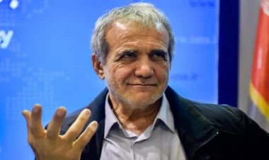 Pezeşkian yıxıldı - VİDEO