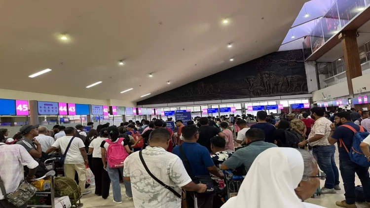 Qlobal texniki nasazlıq: Dünyanın bir çox nöqtəsində hava limanları işləmədi - FOTO