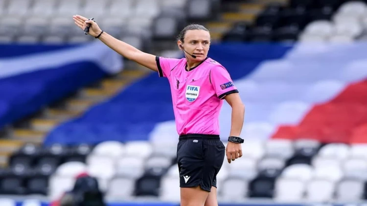 “Zirə”nin oyununda qadın hakim - FOTO