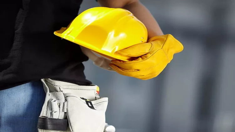 Bakıda usta 3-cü mərtəbədən yıxıldı