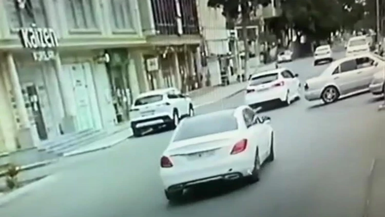 Bakıda qəribə qəza - VİDEO