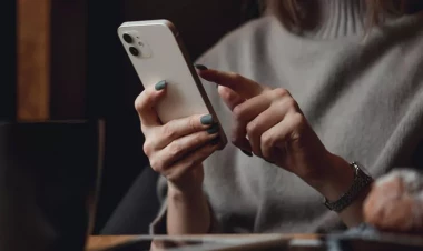 Sağlamlıq üçün təhlükəlidir: Telefondan belə istifadə etməyin