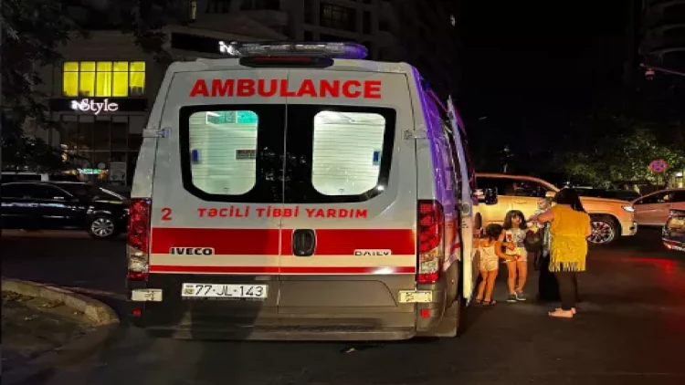 Bakıda binada yanğın olub - 60 nəfər təxliyə edilib - YENİLƏNİB - FOTO