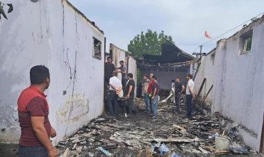 3 ailənin yaşadığı ev yanaraq külə döndü - yaralananlar var - FOTO